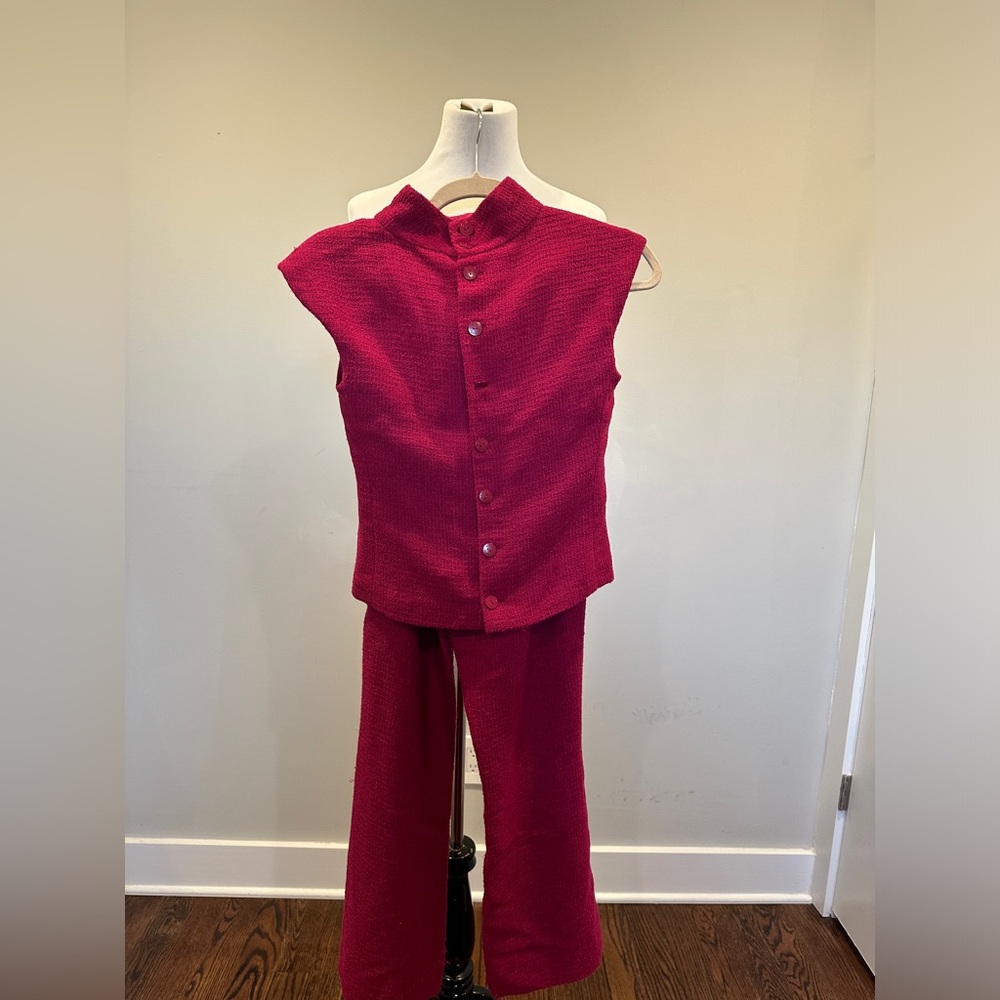Chanel Raspberry Boucle Sleeveless 2 piece pant set - Picture 2 of 10